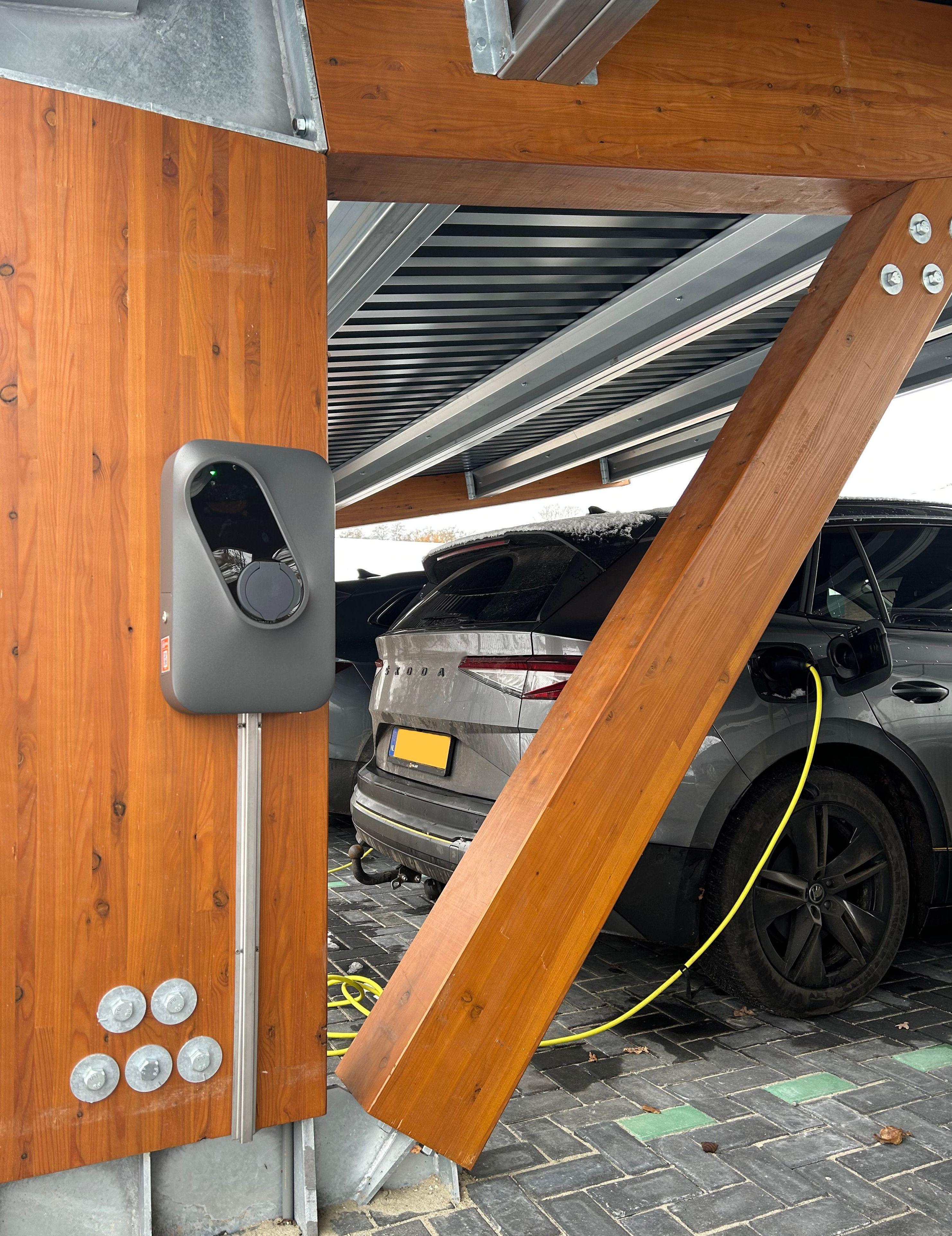 Zonnecarport met slimme accu